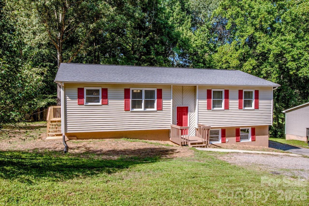 612 Sharon Dr., Statesville, NC 28625