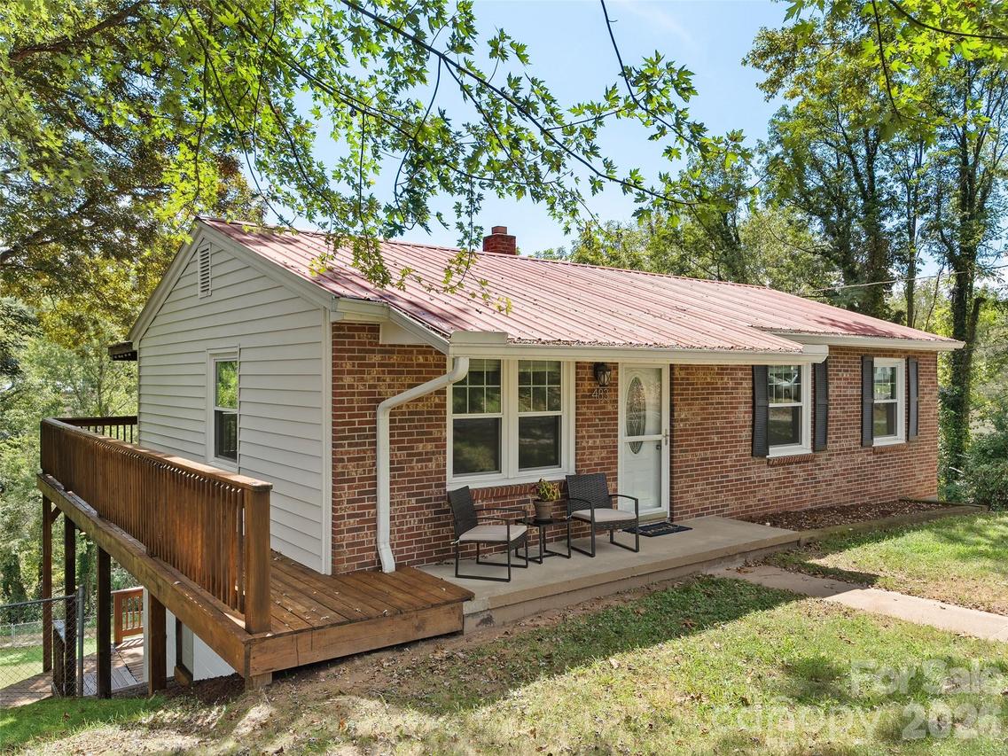 483 Thompson St., Canton, NC 28716