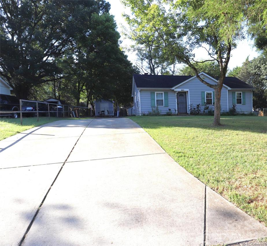 9821 Garth Wood Rd., Charlotte, NC 28273
