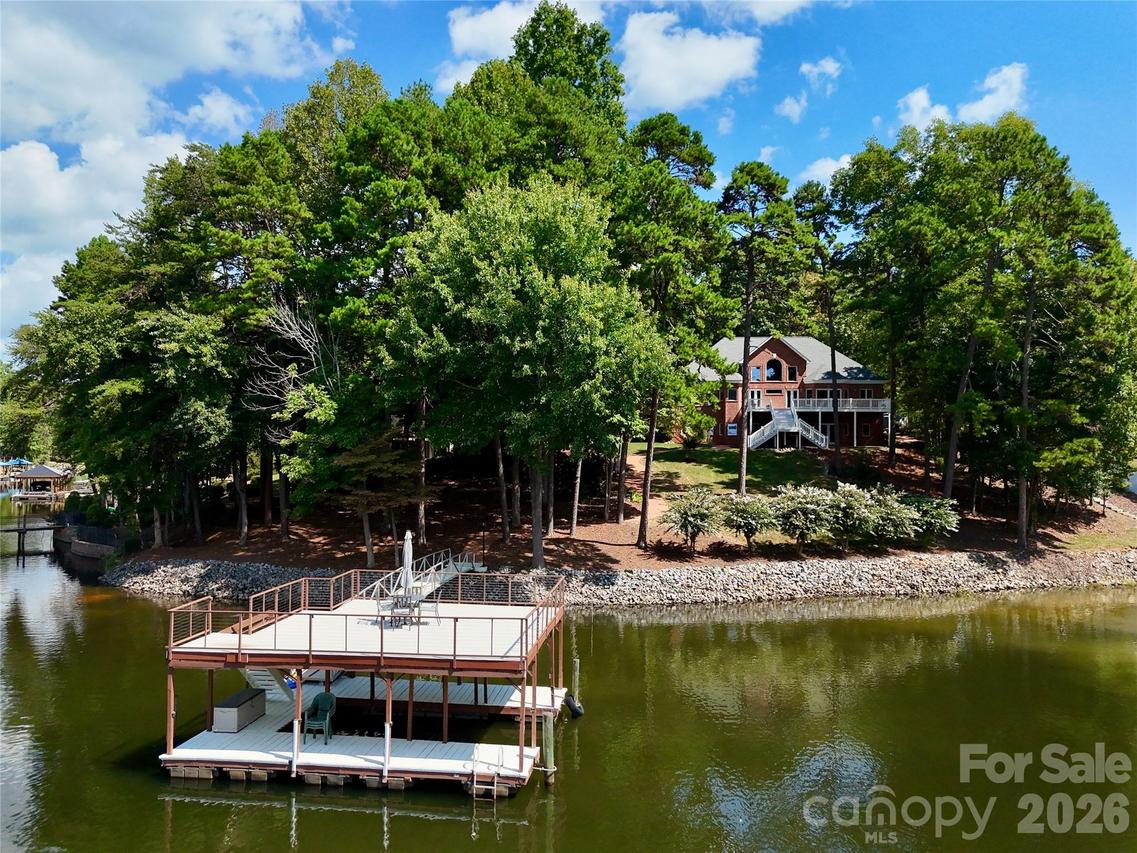 140 Holt Ln., Mooresville, NC 28117