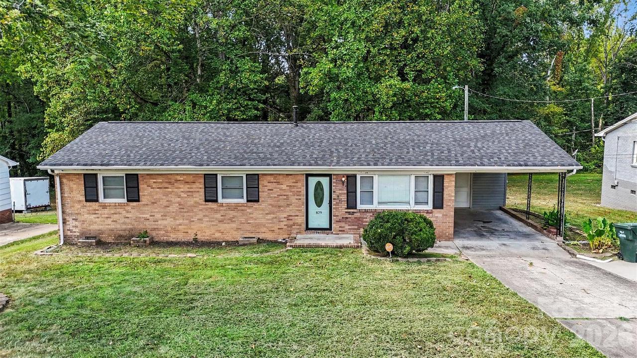 829 Vancouver Ln., Gastonia, NC 28052