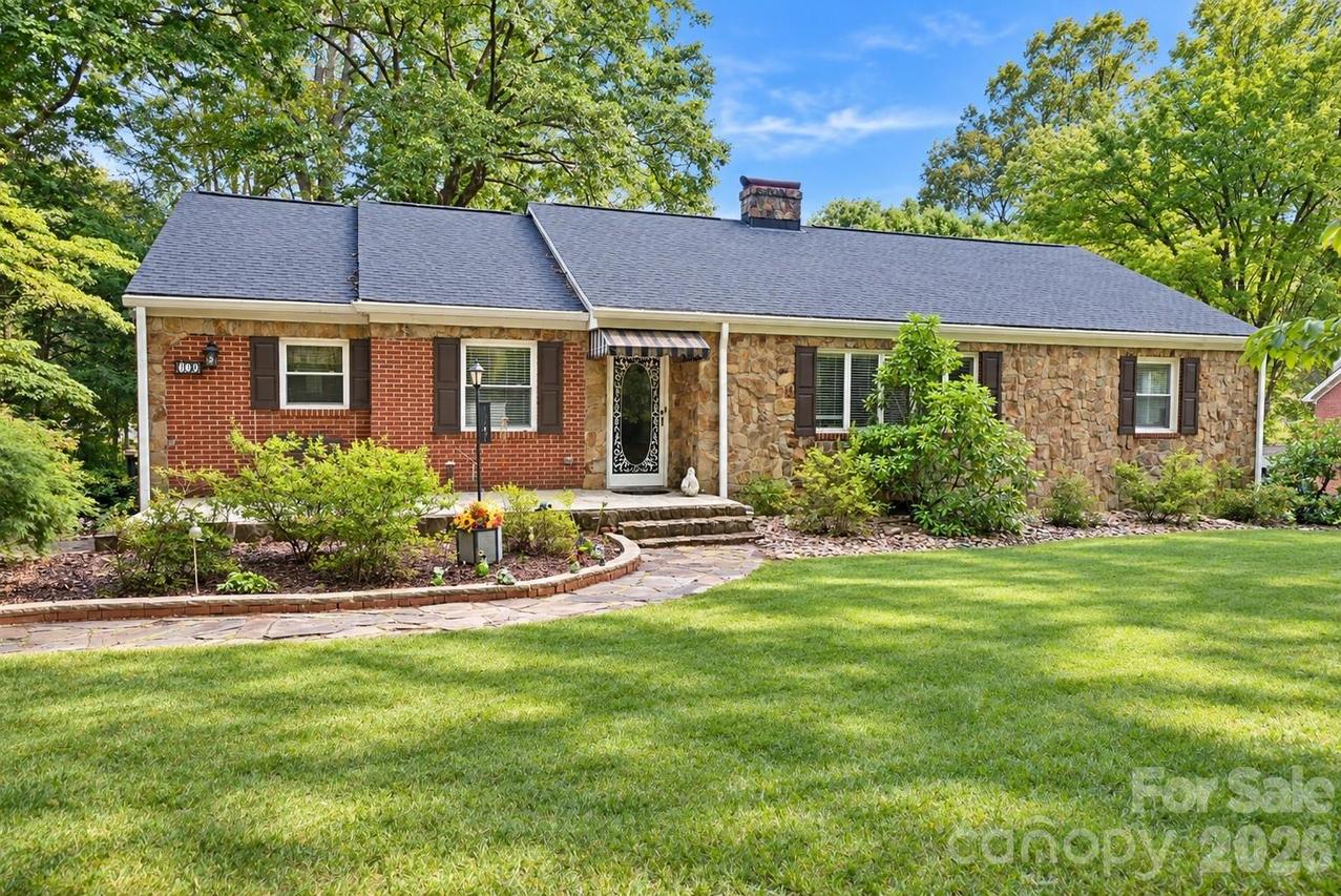 609 1st Ave., Conover, NC 28613