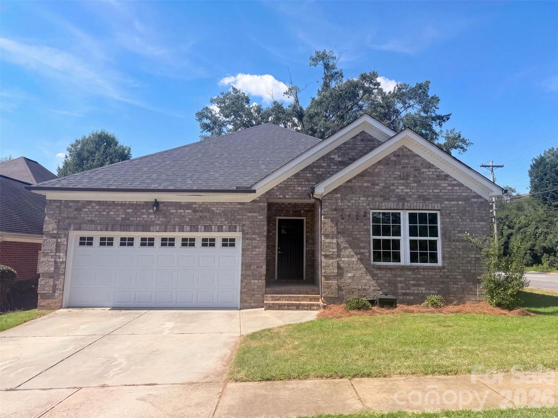 102 Sweet Oaks Ln., Statesville, NC 28677