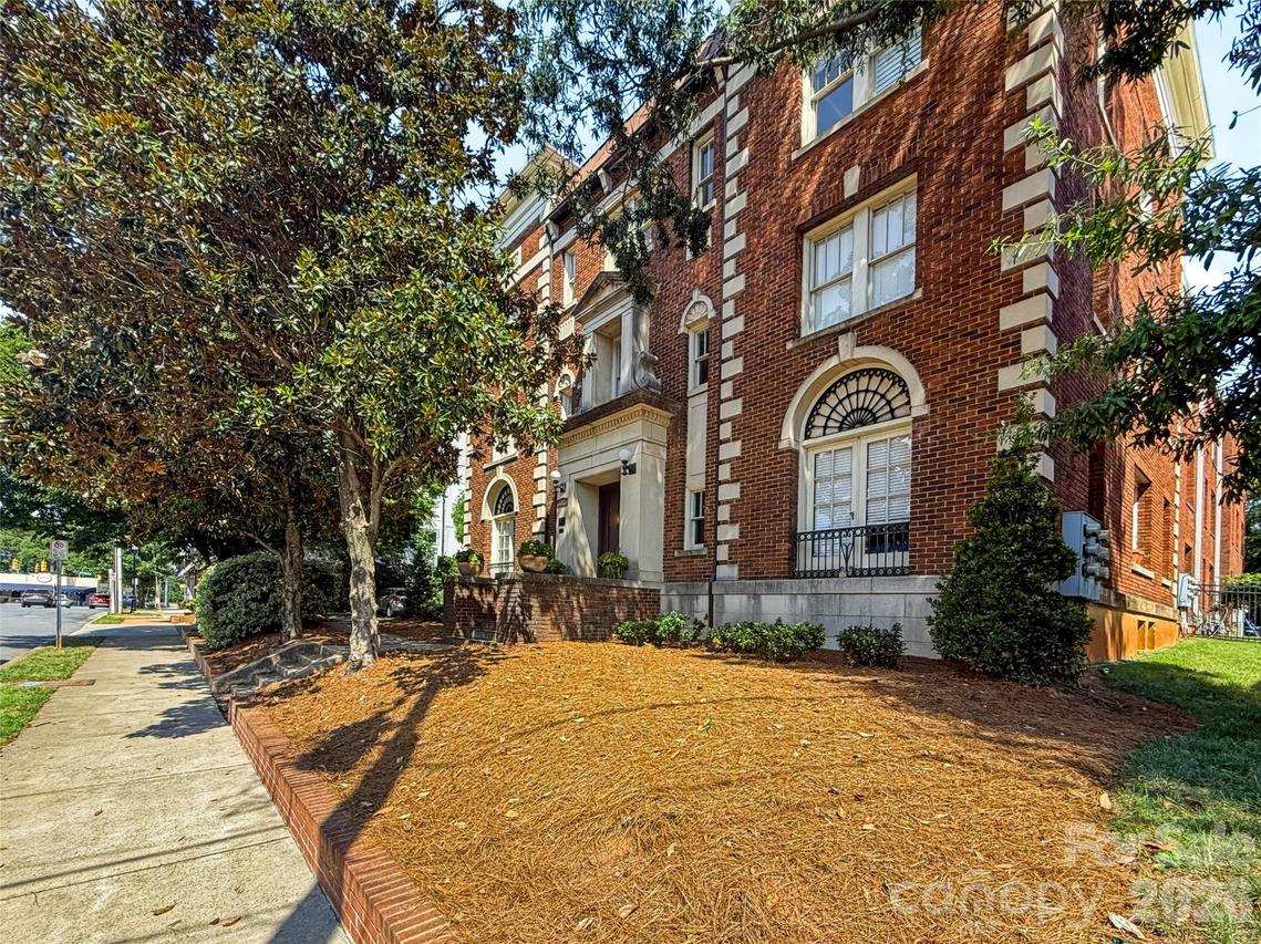712 Louise Ave. #203, Charlotte, NC 28204