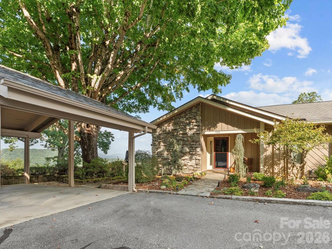 116 Country Ridge Rd., Laurel Park, NC 28739