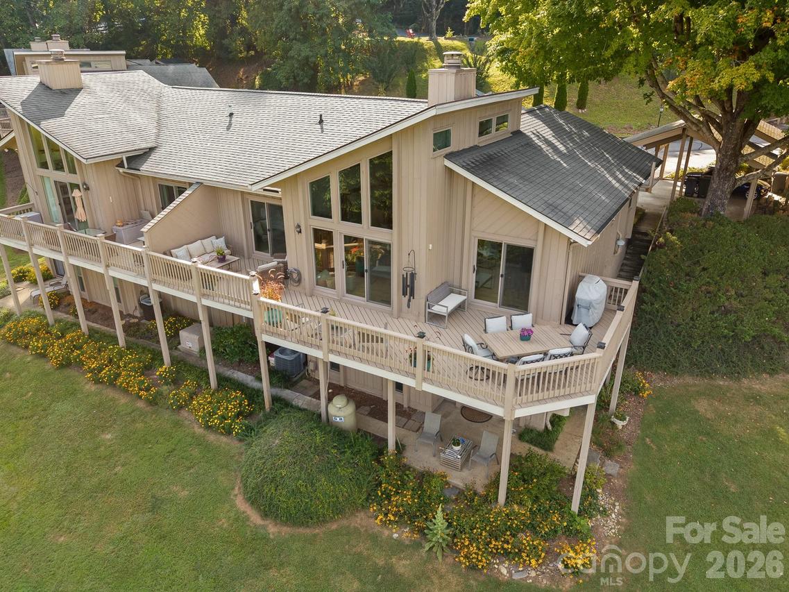 116 Country Ridge Rd., Laurel Park, NC 28739