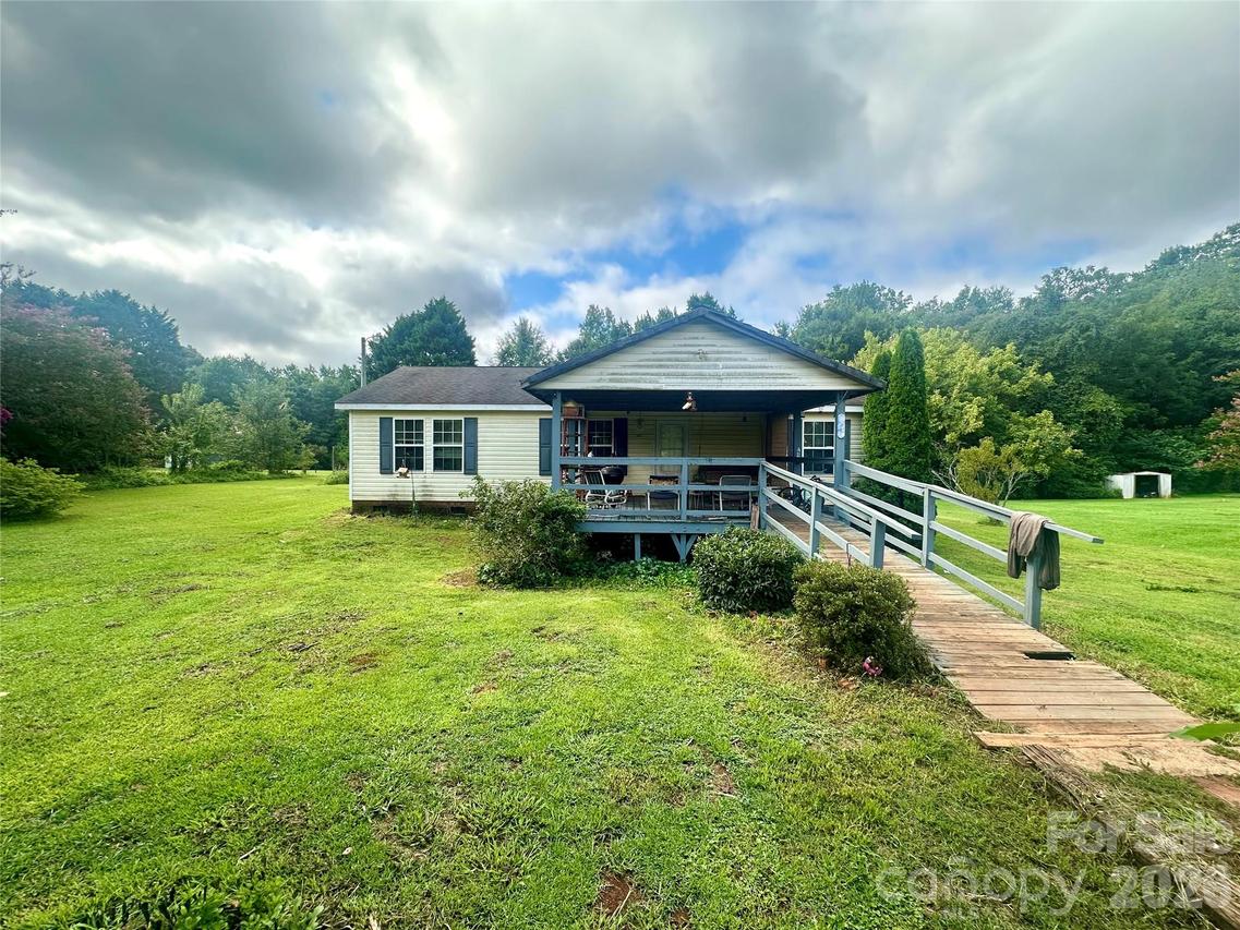 226 Flat Rock Dr., Lincolnton, NC 28092