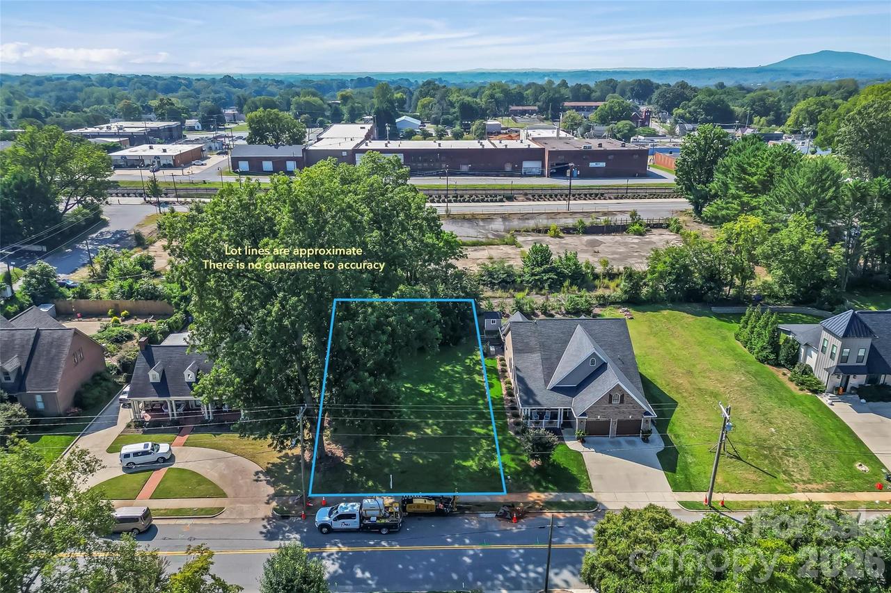 521 1st Ave., Hickory, NC 28601