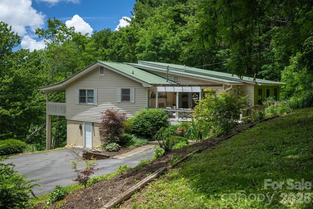 665 Will Robbins Ln., Newland, NC 28657