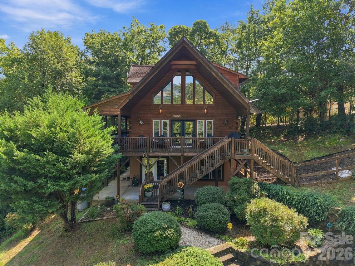 132 Falls View Tr., Lake Lure, NC 28746