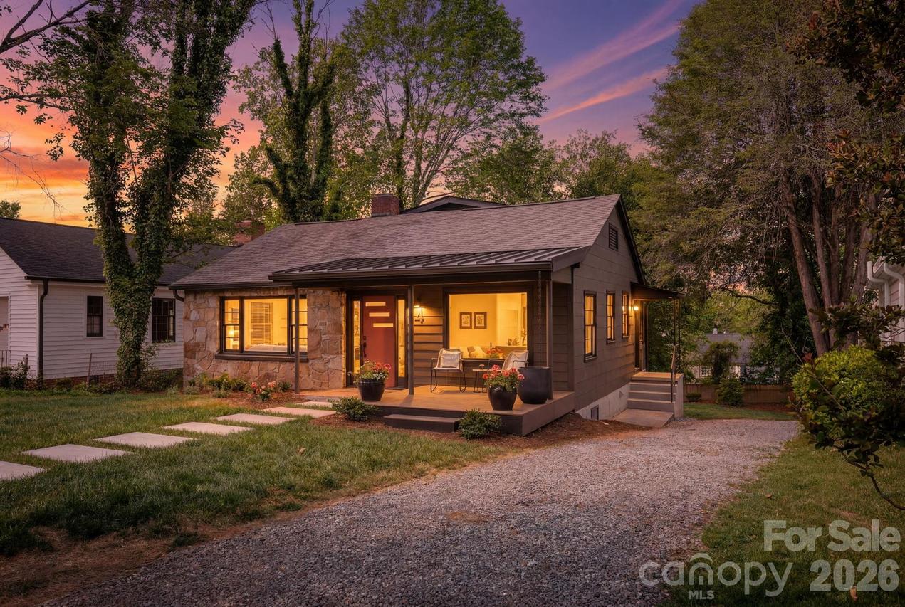 4 Baird Ln., Asheville, NC 28804