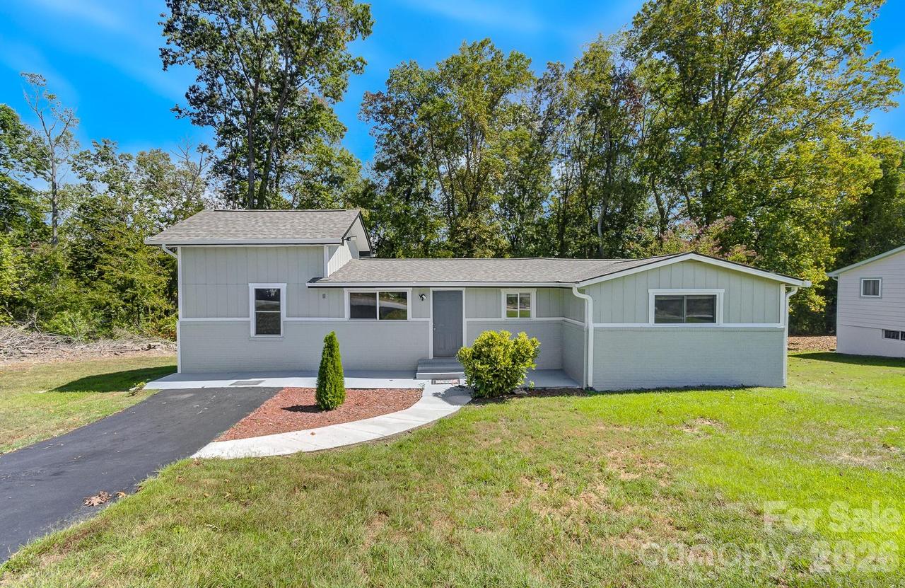 21 Oak Hill Dr., Asheville, NC 28806