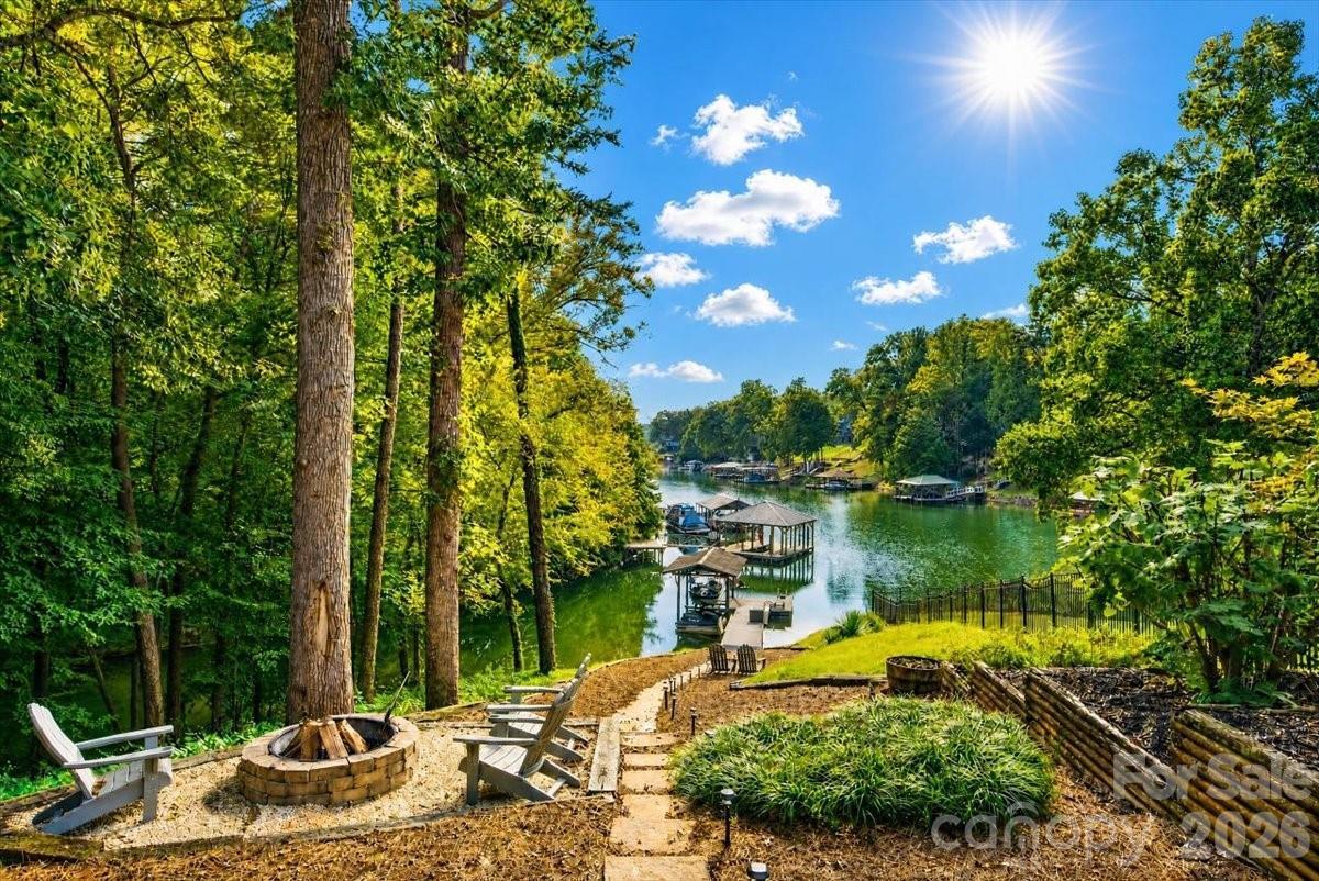 125 Hickory Point Ct., Statesville, NC 28677