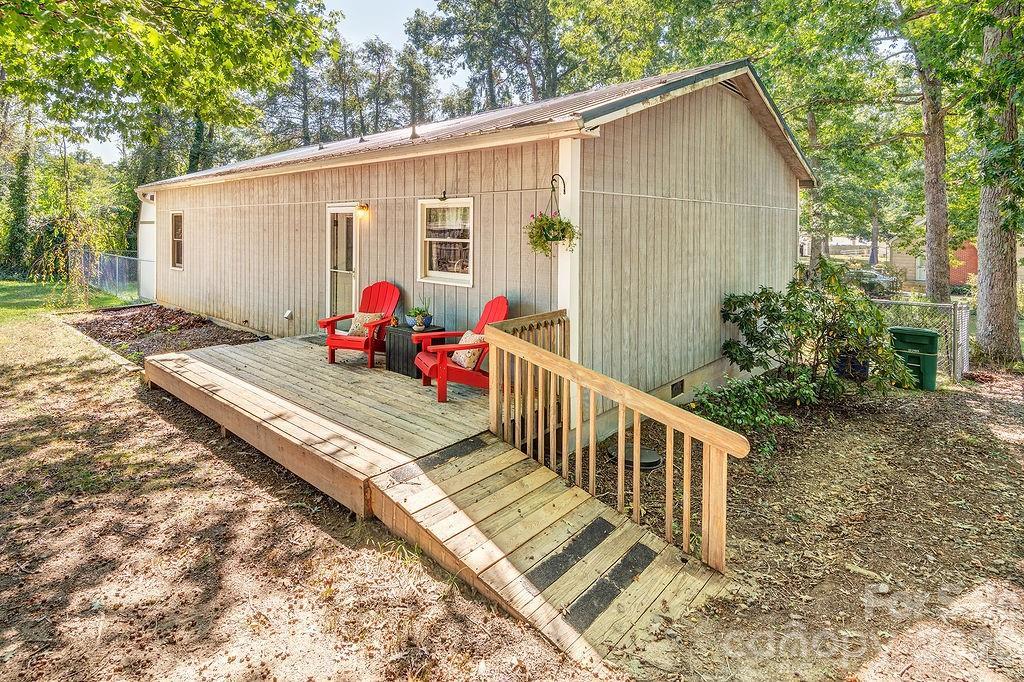 120 Eastwood Ave., Swannanoa, NC 28778