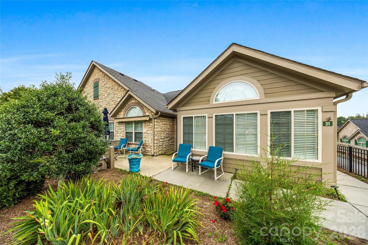 31 Braeburn Way, Flat Rock, NC 28731