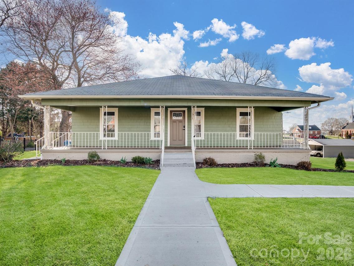 61 27th St., Hickory, NC 28601