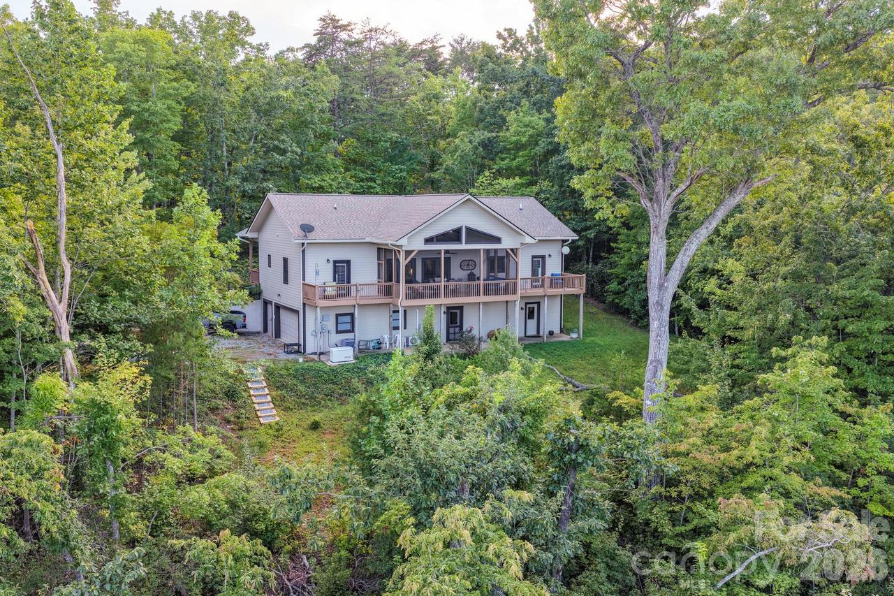 190 Tanglewood Tr., Lake Lure, NC 28746