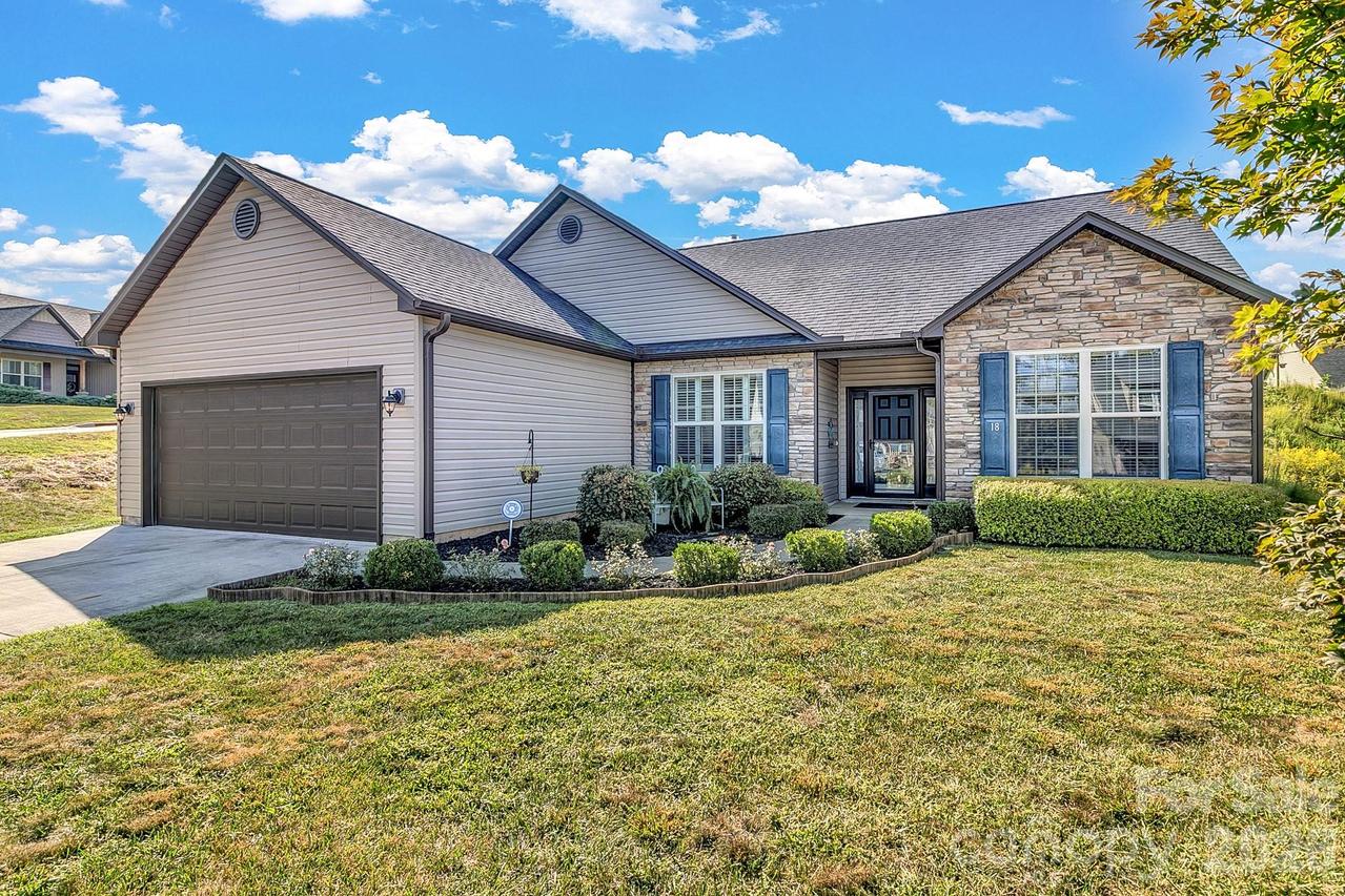 18 Checkerberry Ct., Weaverville, NC 28787