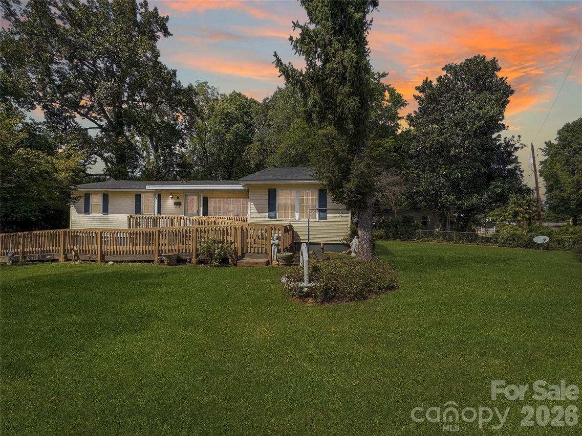 5 Love St., Lowell, NC 28098