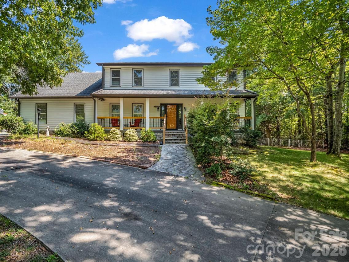 215 Hillcrest Dr., Columbus, NC 28722