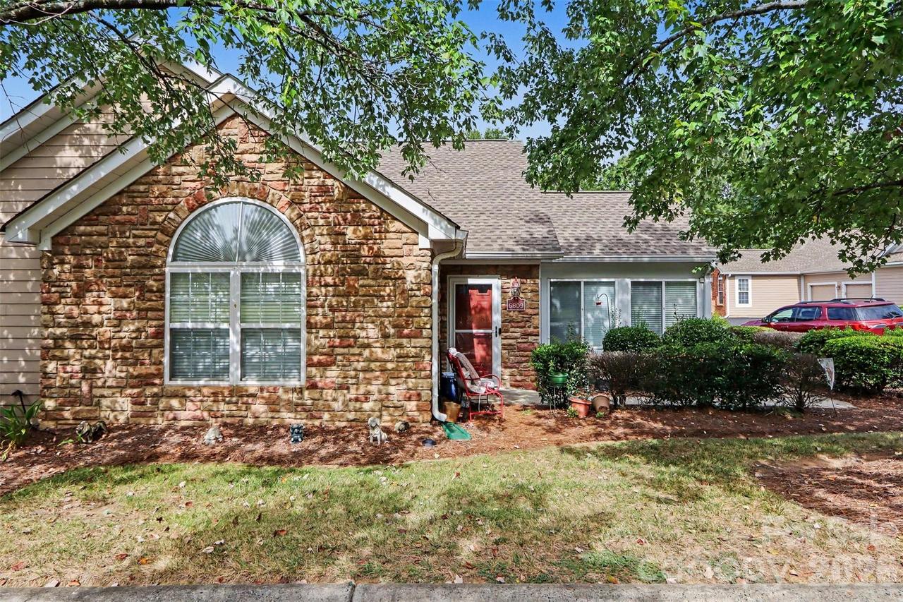 6809 Ledgestone Pl., Charlotte, NC 28227