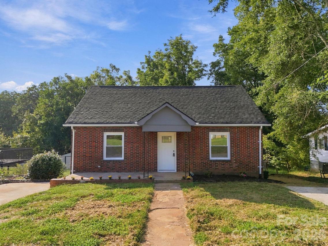 314 Rockyford St., Morganton, NC 28655