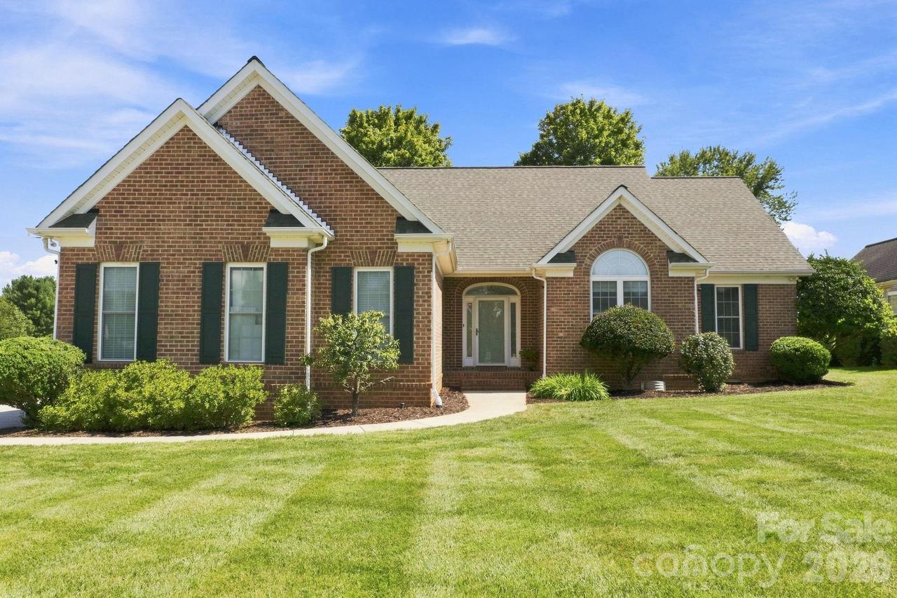 137 Fox Den Cir., Statesville, NC 28677