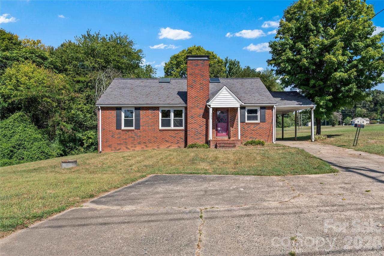 5035 Shattalon Dr., Winston Salem, NC 27106