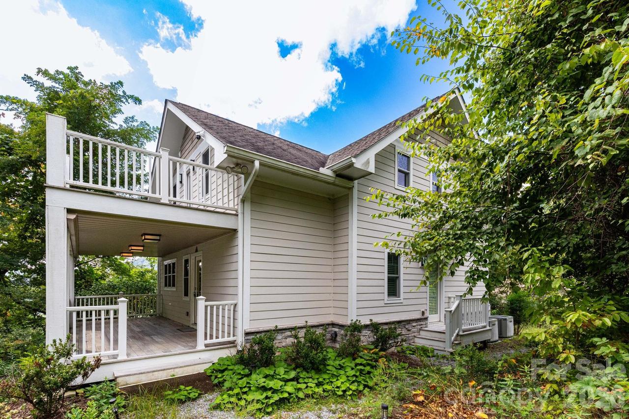 11 Lila Ln., Clyde, NC 28721