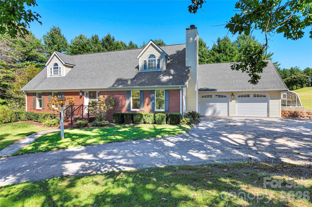 618 Windover Dr., Brevard, NC 28712