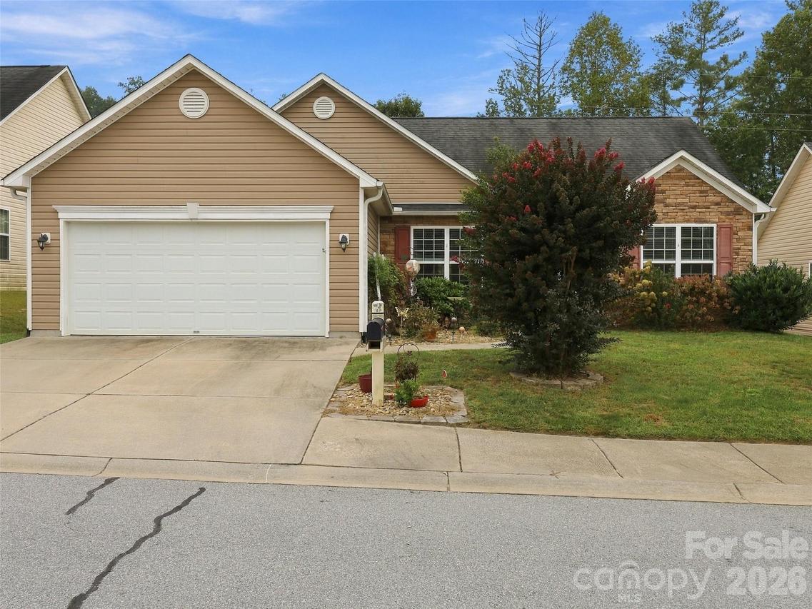 78 Brookstone Ct., Hendersonville, NC 28792