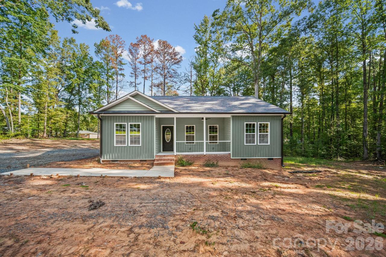 1635 Rollingwood Dr., Kannapolis, NC 28081