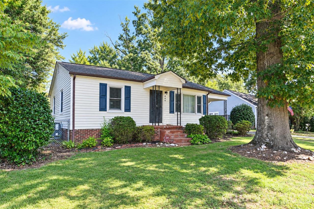 806 Applewood St., Kannapolis, NC 28081