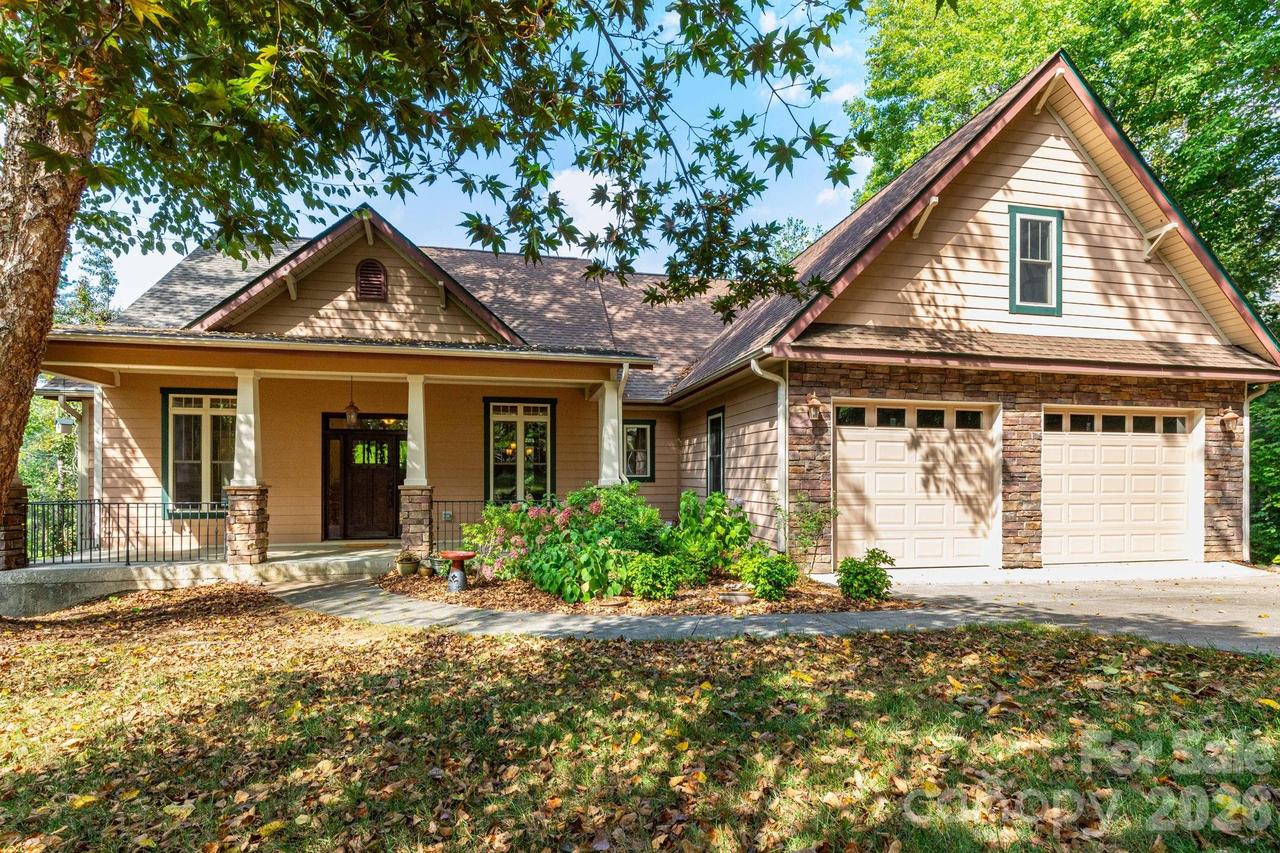 5 Meadowbrook Ln., Weaverville, NC 28787
