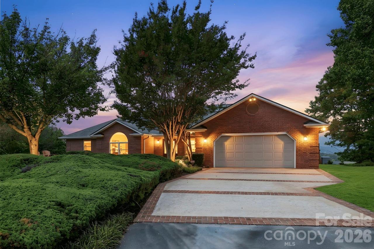244 Mountain Valley Dr., Hendersonville, NC 28739