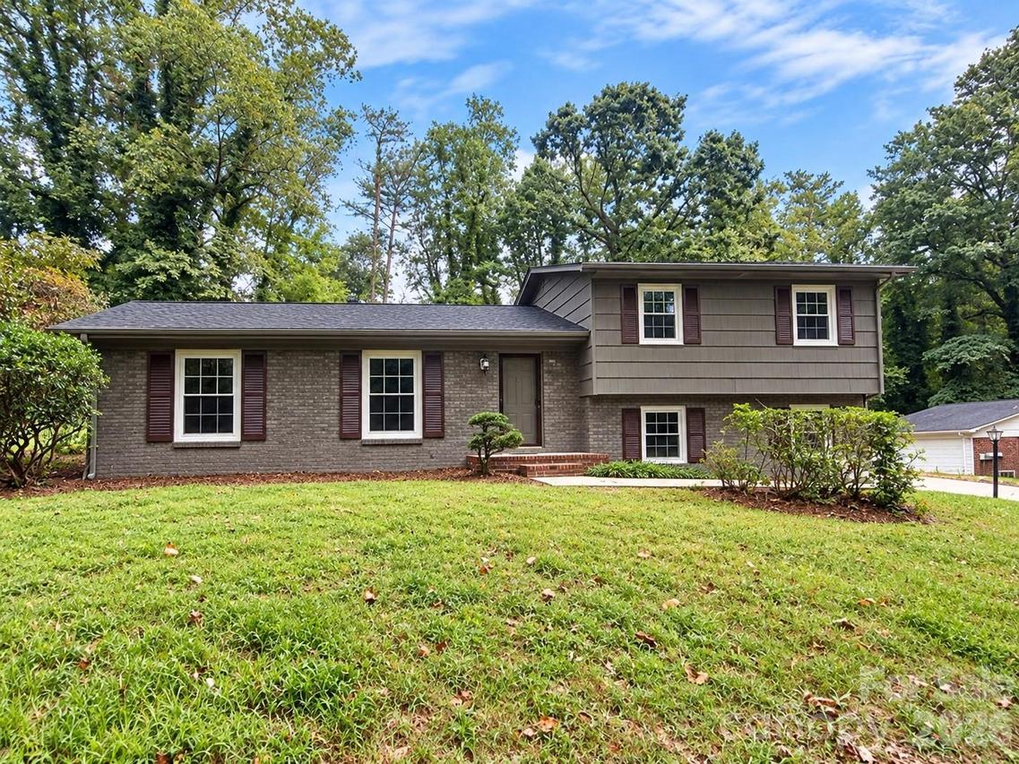 845 Cherokee Pl., Lenoir, NC 28645