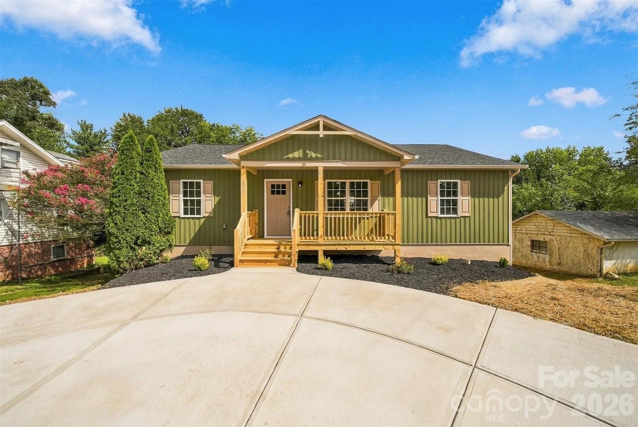 202 Rockyford St., Morganton, NC 28655