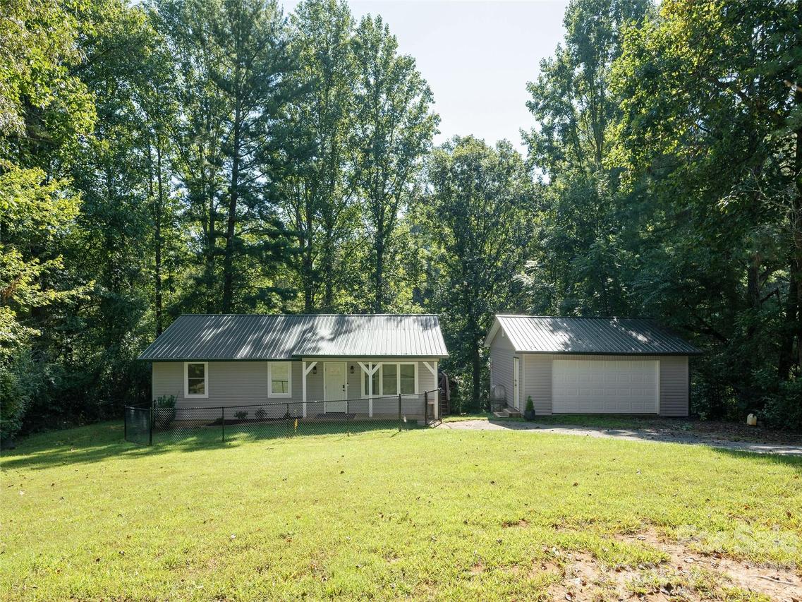 4103 Turnpike Rd., Horse Shoe, NC 28742