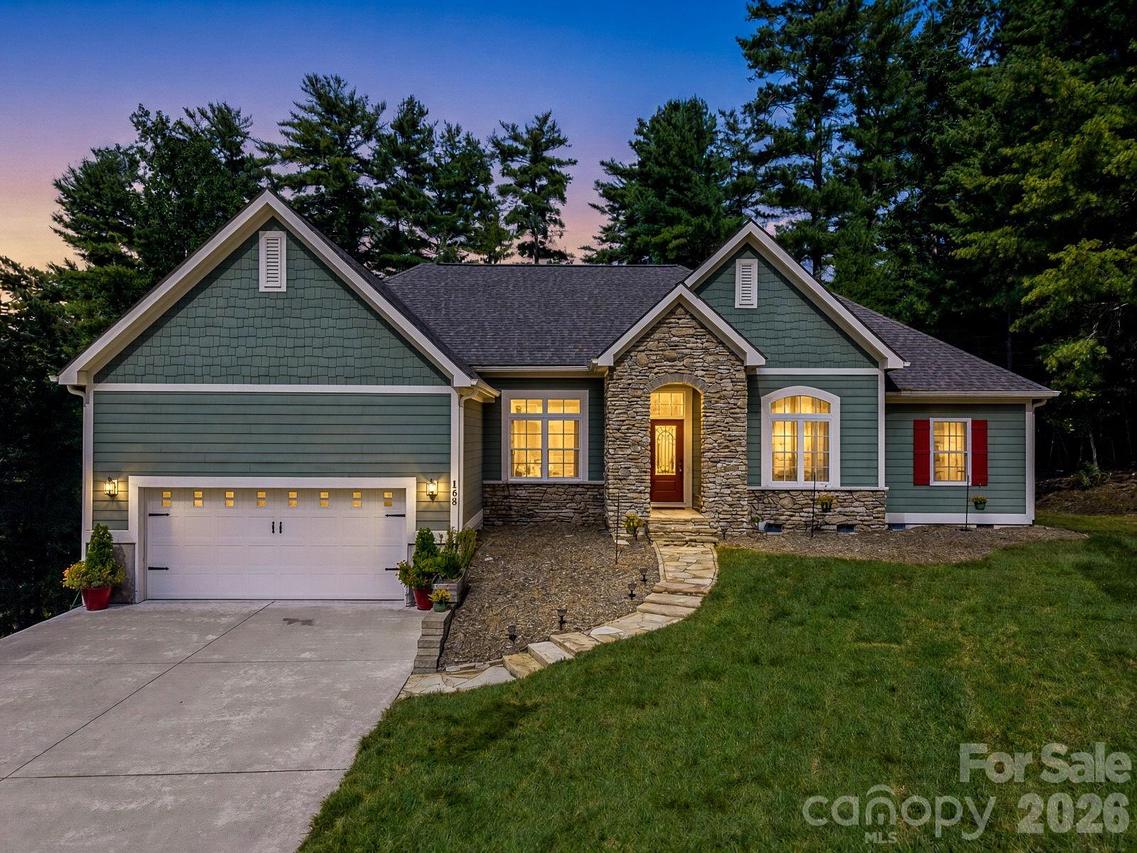 168 Willow Place Cir., Hendersonville, NC 28739