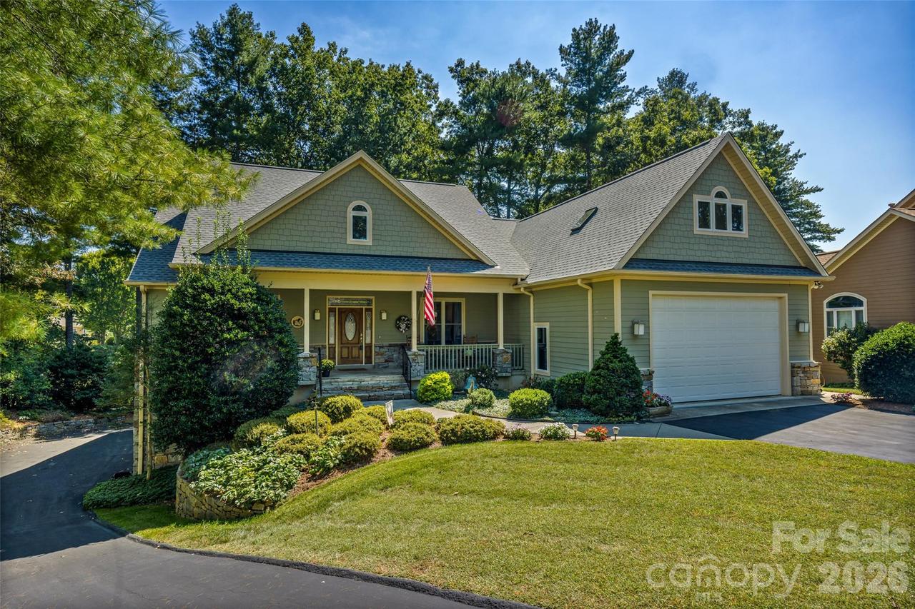 151 Shadowleaf Dr., Hendersonville, NC 28739