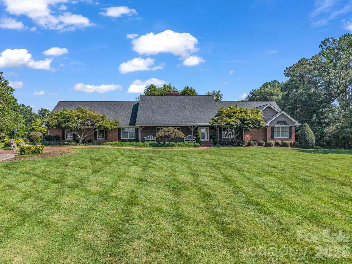 164 Brookfield Dr., Forest City, NC 28043