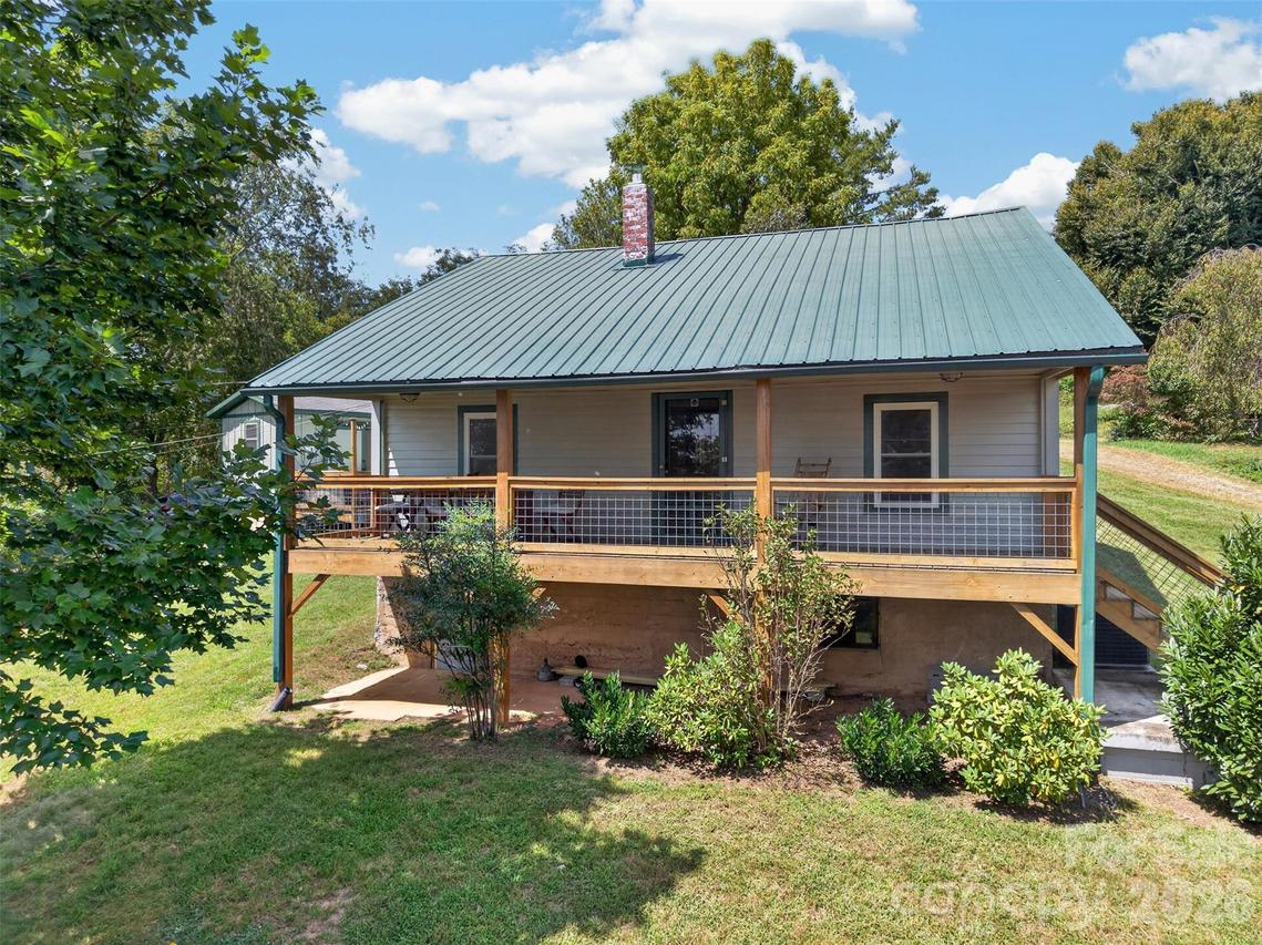 266 Starnes Cove Rd., Candler, NC 28715