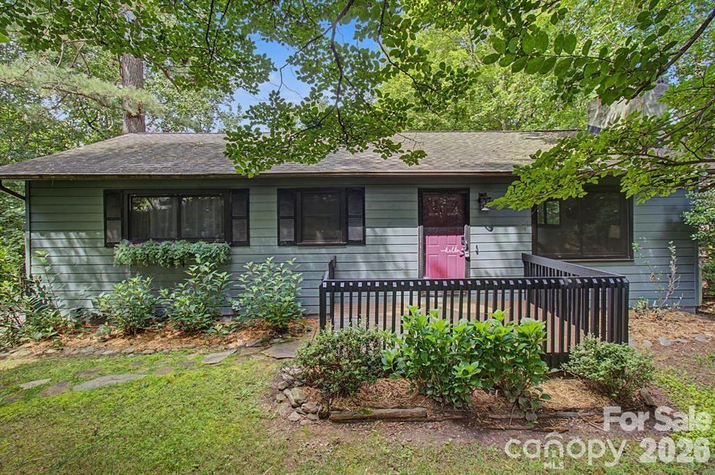 30 Whippoorwill Dr., Weaverville, NC 28787