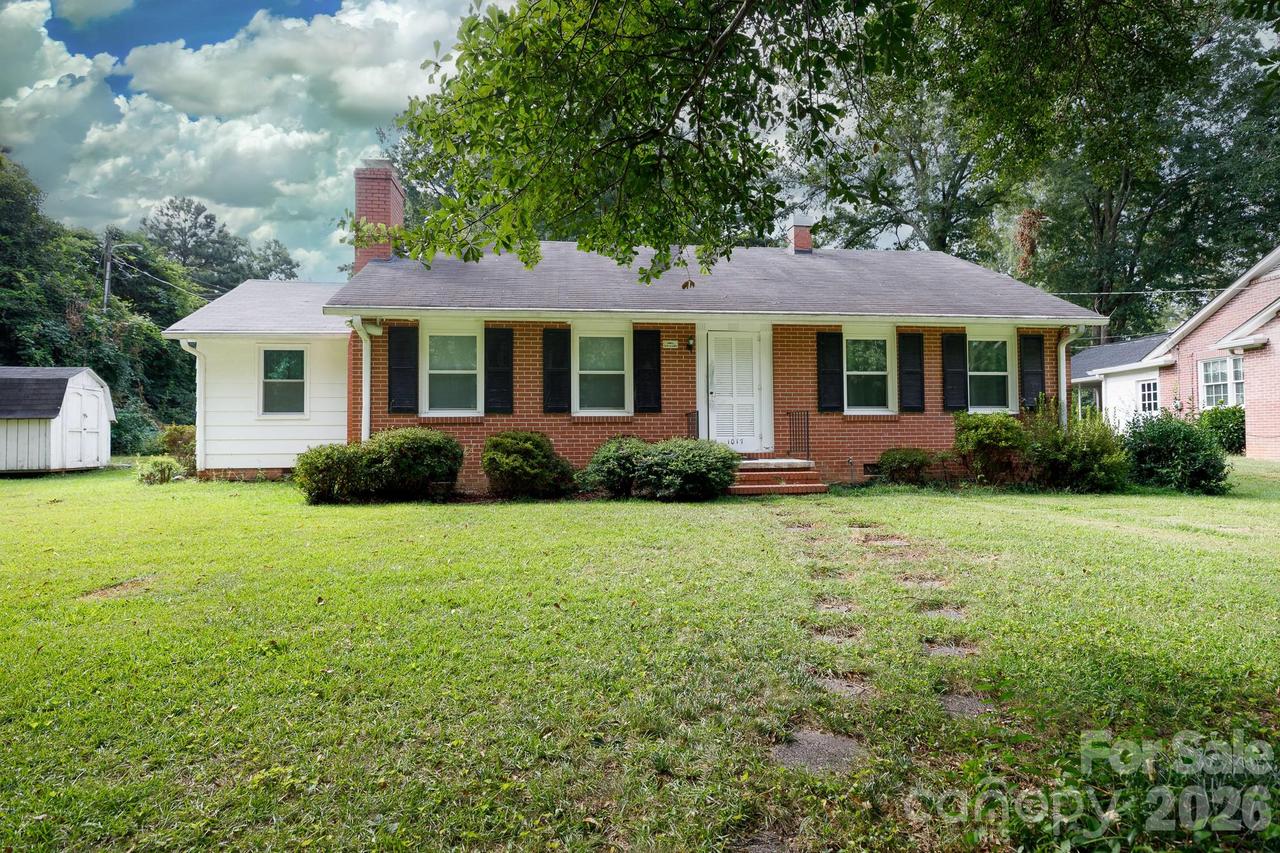 1017 Woodland Dr., Gastonia, NC 28054