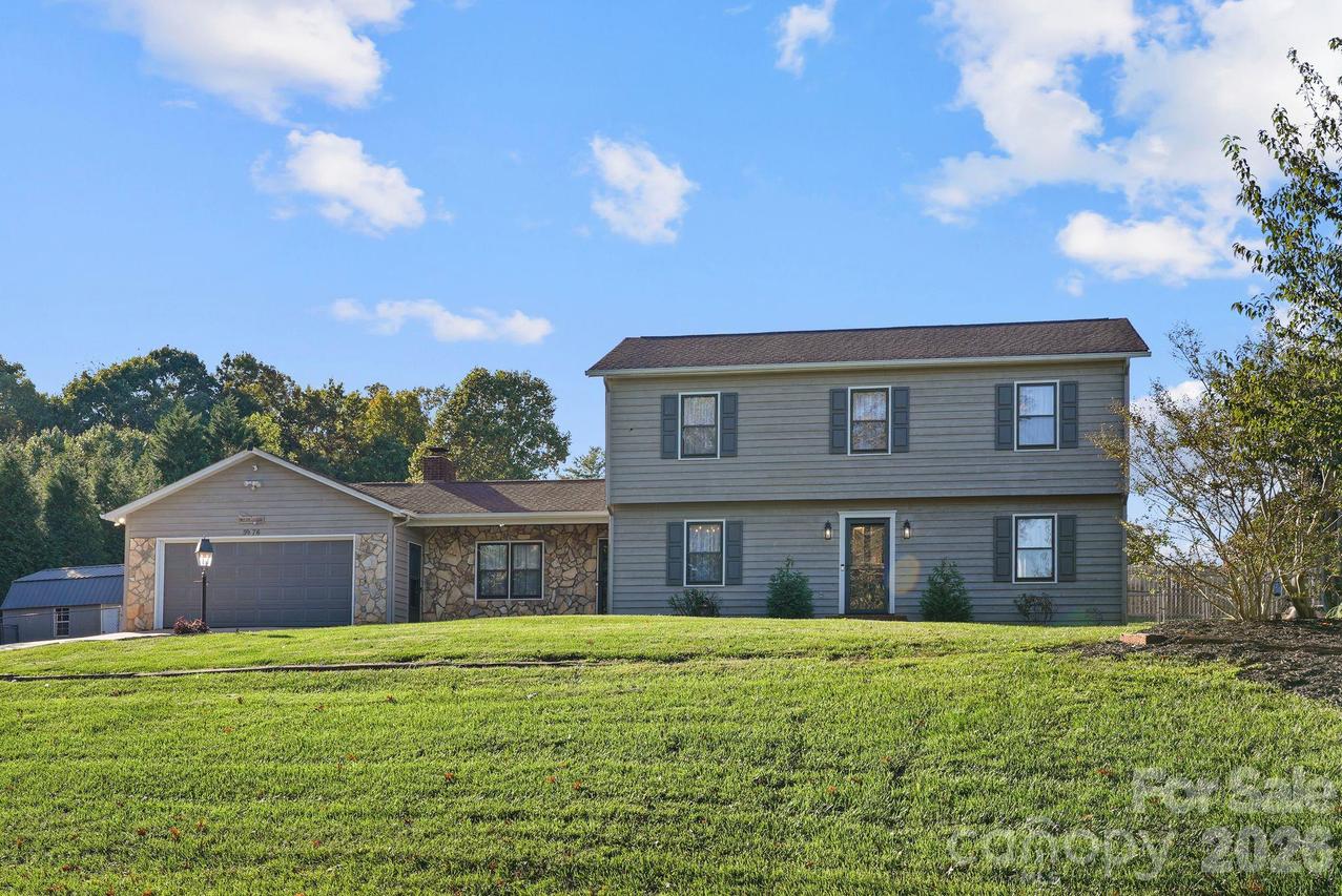 5976 Gold Creek Estate Dr., Hickory, NC 28601