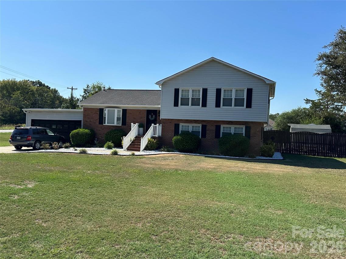 8224 Craighead Rd., Harrisburg, NC 28075