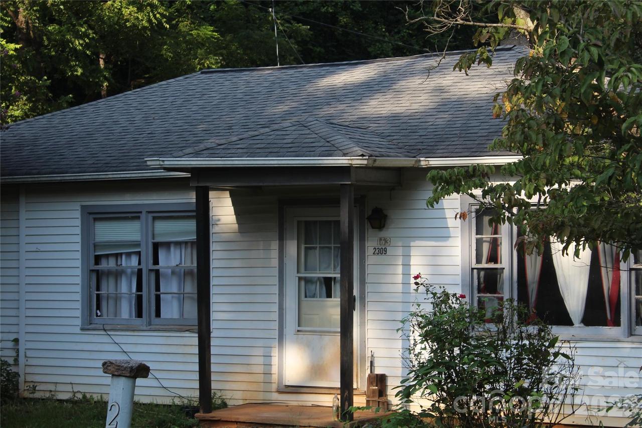 2309 Rainbow Heights Cir., Lenoir, NC 28645