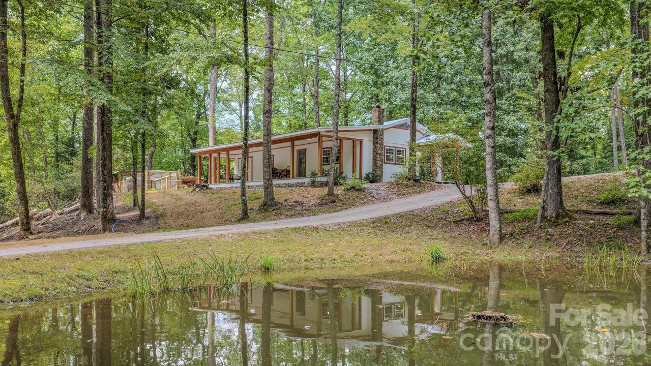 633 Kingdom Pl., Zirconia, NC 28790