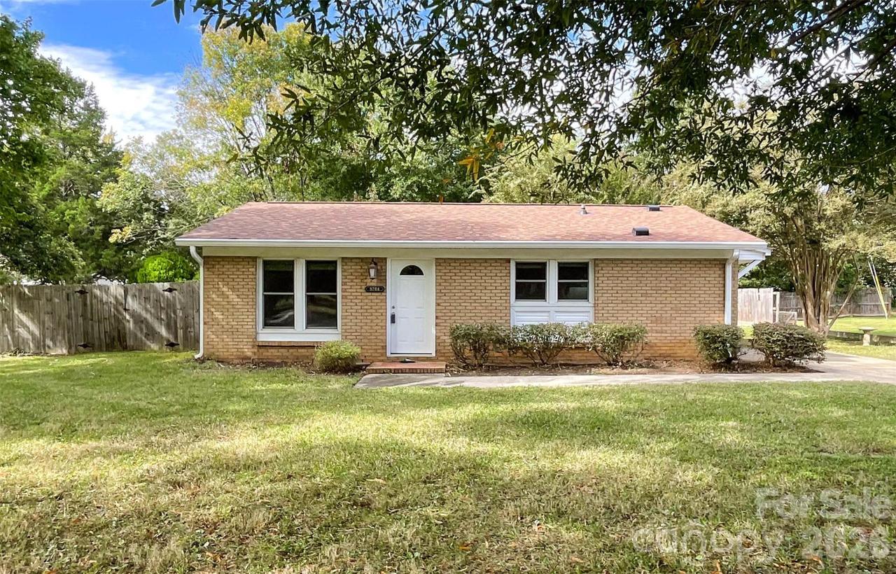 5704 Hillcrest Cir., Indian Trail, NC 28079