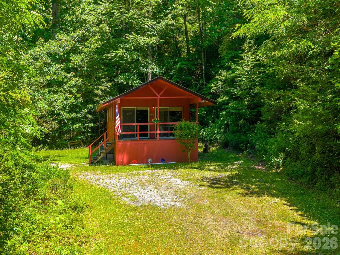 255 Bailey Ave., Bryson City, NC 28713
